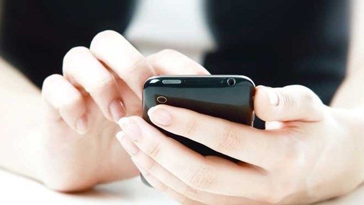 Πως το κινητό σου τηλέφωνο μπορεί να σε κάνει αντιπαθή;