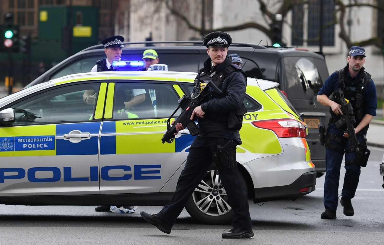 Συναγερμός στο Λονδίνο: Επίθεση με μαχαίρι έξω από το υπουργείο Εσωτερικών – Μία σύλληψη