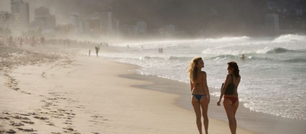 Οι 3 ωραιότερες παραλίες γuμvιστών στην Ελλάδα (φώτο)