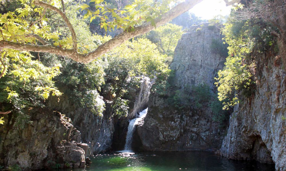 20χρονη είχε εγκλωβιστεί σε βάθρα της Σαμοθράκης