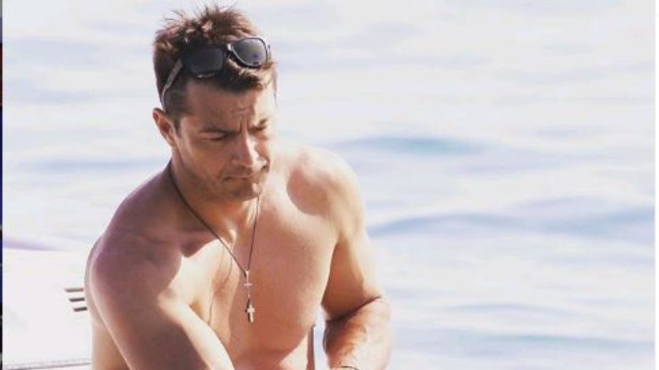 O Γιώργος Αγγελόπουλος ξανά στο καθήκον – Επέστρεψε για δουλειά στη Σκιάθο (φωτο)