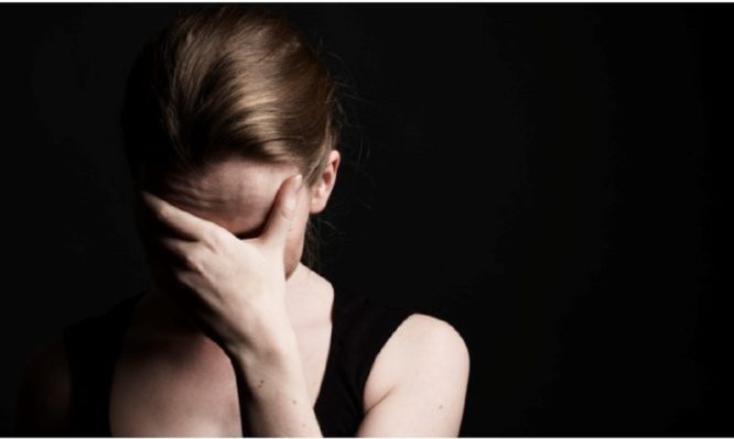 Γιατί φοράμε μαύρα όταν πεθαίνει κάποιος; (βίντεο)