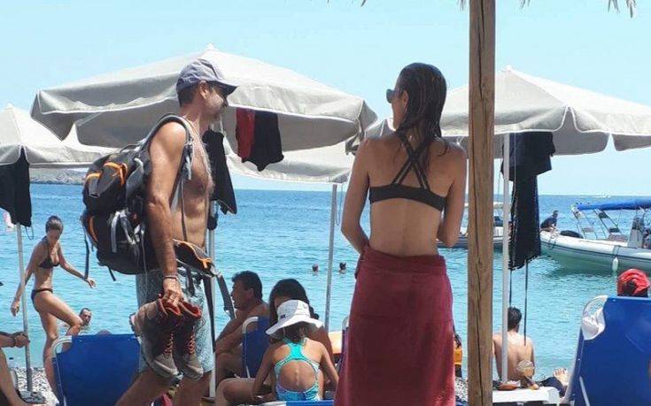 Αγνώριστος, αξύριστος με σακίδιο στον ώμο, καπέλο, αθλητικά παπούτσια ο Κ.Μητσοτάκης στα Σφακιά (φωτό)