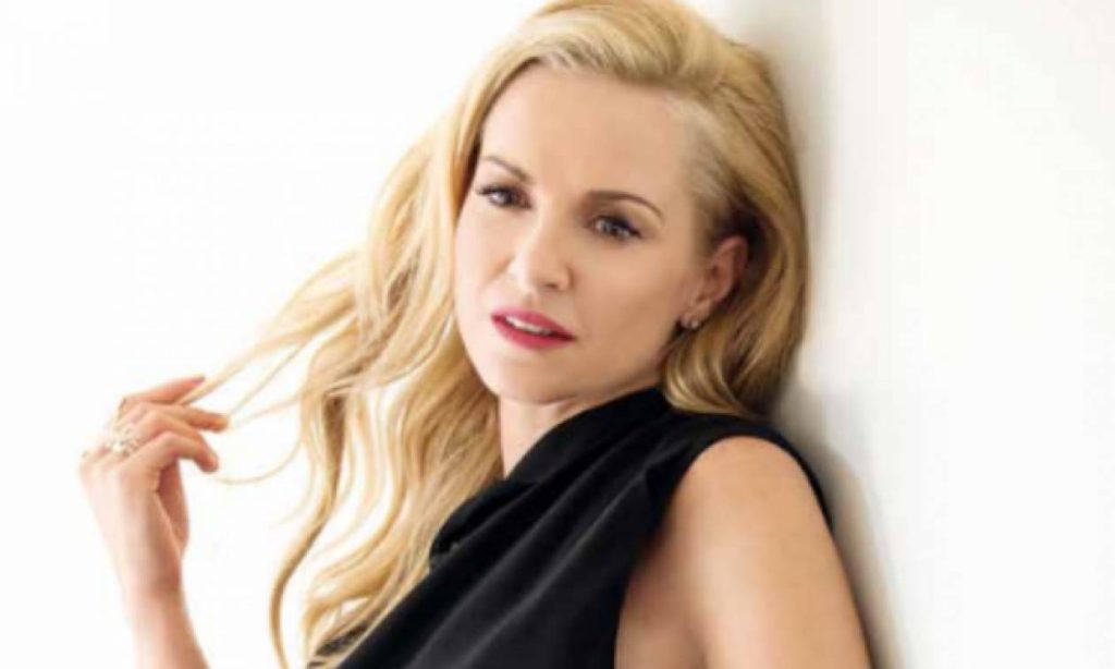 Mαρία Μπεκατώρου: Αποκαλύπτει το σώμα της ποζάροντας με μαγιό (φωτο)