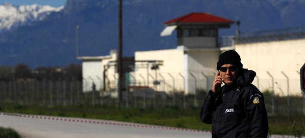 Φυλακές Κασσάνδρας: Απέδρασαν δύο κρατούμενοι – Τον έναν δεν τον φύλαγαν επειδή ήταν «λογοτιμήτης» – «Αδειούχος» ο άλλος