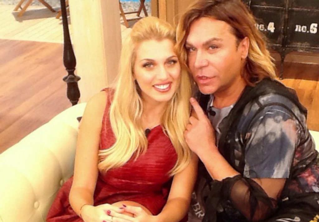 O Τρύφωνας Σαμαράς φοράει το ολόσωμο μαγιό της Κ.Σπυροπούλου και «ρίχνει» το Instagram (φωτο)