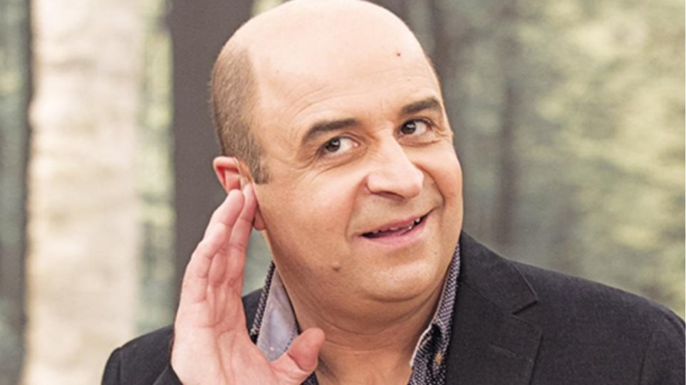 Ο πασίγνωστος ράπερ προκάλεσε πετώντας 100ευρα στη σκηνή κατά τη διάρκεια της παράστασης του Μάρκου Σεφερλή