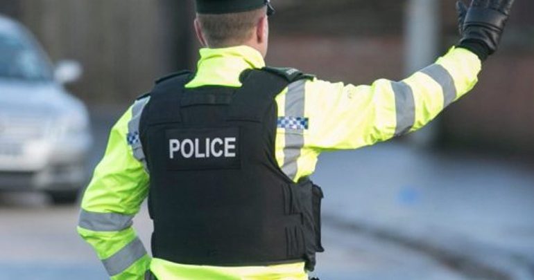 Β. Ιρλανδία: Κλήθηκαν να εξετάσουν επικίνδυνο αντικείμενο – Έσκασε η βόμβα δίπλα σε αστυνομικούς