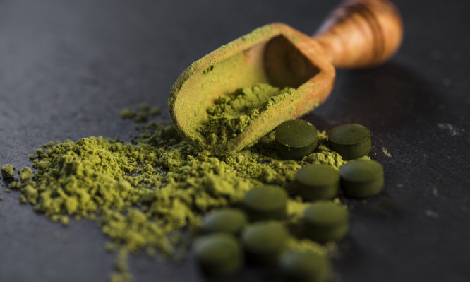 Σπιρουλίνα: Τι είναι και πόση μπορείτε να παίρνετε;