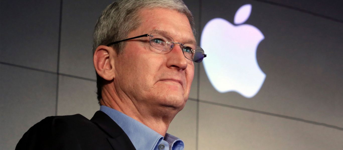 ΗΠΑ: «Καίγεται» ο Mr Apple από τους δασμούς που επιβάλλει ο Ν.Τραμπ – Τι θα γίνει με τα iPhone;