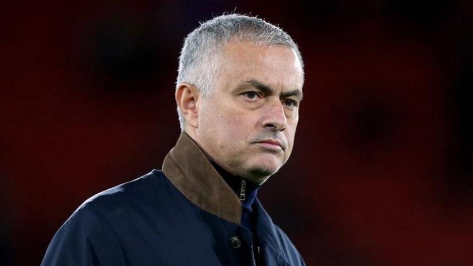 Ο Μουρίνιο βουρκώνει σε συνέντευξη: «Είμαι δυστυχισμένος- Μου λείπει το ποδόσφαιρο» (βίντεο)