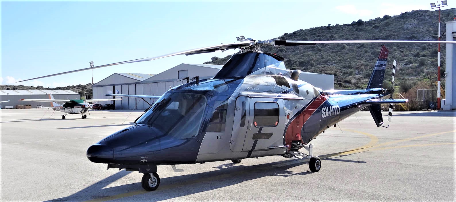 Βίντεο-φωτό: Aυτό είναι το ελικόπτερο – Πώς χτυπάει στο καλώδιο και εκρήγνυται – Απόστρατος αξιωματικός ο νεκρός πιλότος