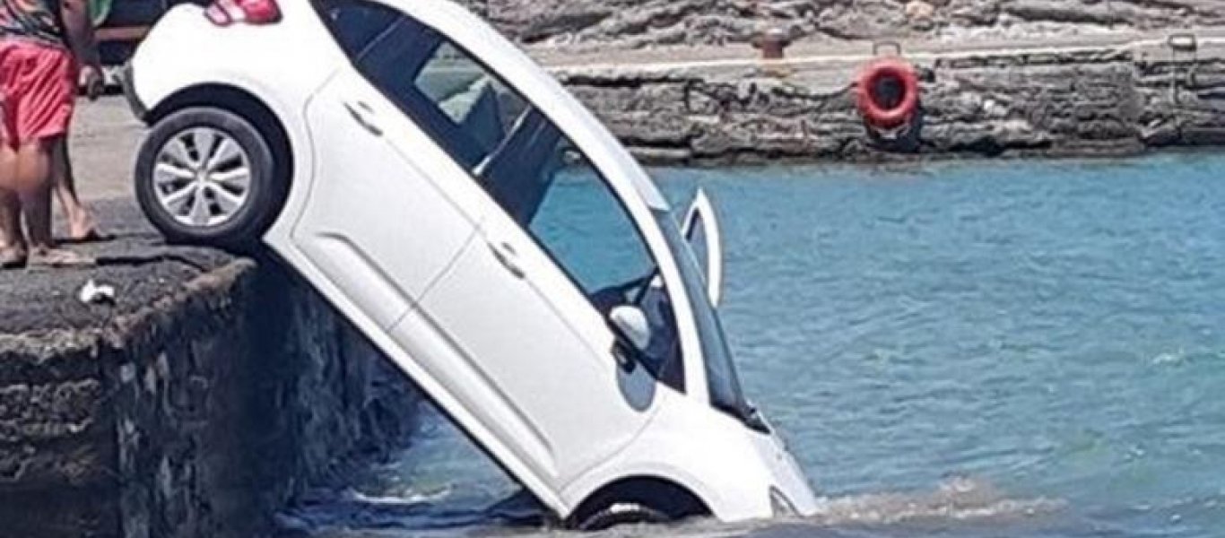 Ναύπλιο: Αυτοκίνητο κατέληξε στη θάλασσα