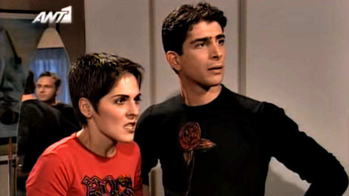 Η Αφροδίτη του «Άκρως Οικογενειακόν» έγινε ξανθιά και δεν έχει καμία σχέση με την κόρη του Θεοτοκάτου (φωτο)