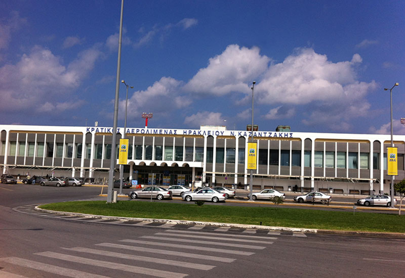 Φόβος στο αεροδρόμιο Ηρακλείου από αεροσκάφος που έβγαζε καπνό – Αίσιο τέλος είχε η προσγείωση