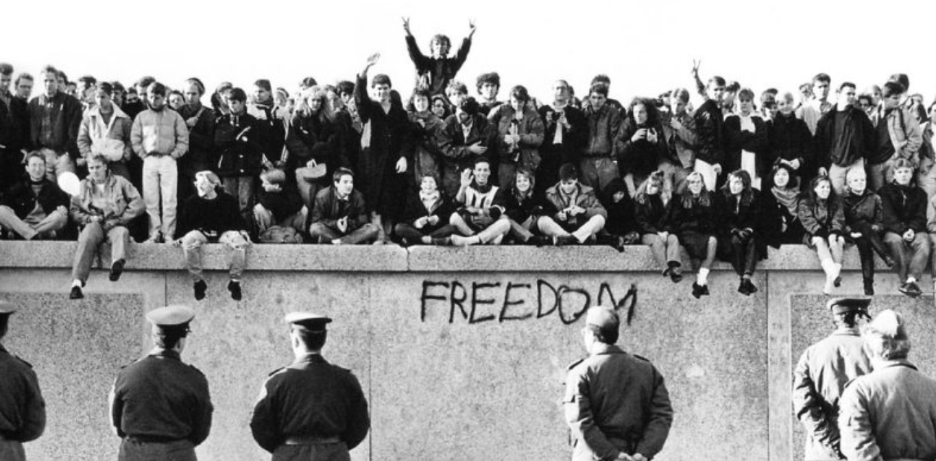 Το τηλεοπτικό γεγονός του αιώνα: Η γκάφα που έριξε κατά λάθος του Τείχος του Βερολίνου