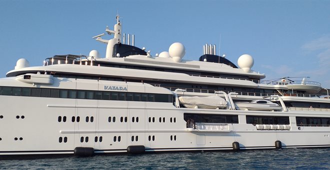 Στην Κέρκυρα ο πρώην Εμίρης του Κατάρ- Μας «θάμπωσε» με την 124 μέτρων θαλαμηγό του (βίντεο)