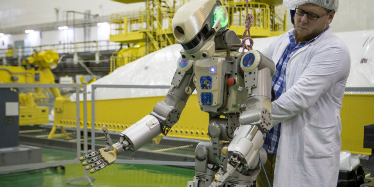 H Ρωσία στέλνει το πρώτο ανθρωποειδές ρομπότ στον Διεθνή Διαστημικό Σταθμό (βίντεο)