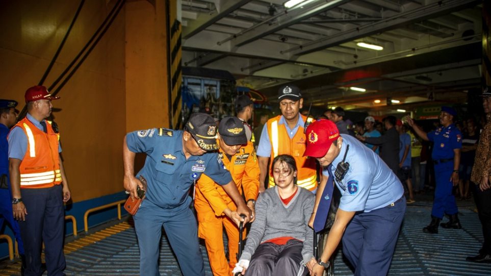 Ινδονησία: Φωτιά σε φεριμπότ – Τέσσερις οι νεκροί (φωτο)