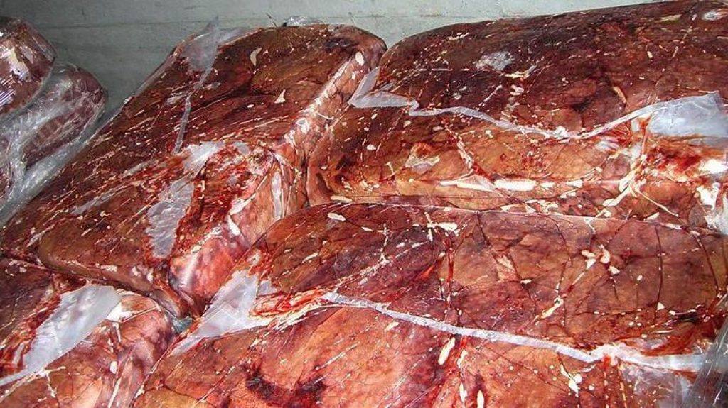 Δέσμευση χοιρινού κρέατος σε κρεοπωλείο του Πειραιά