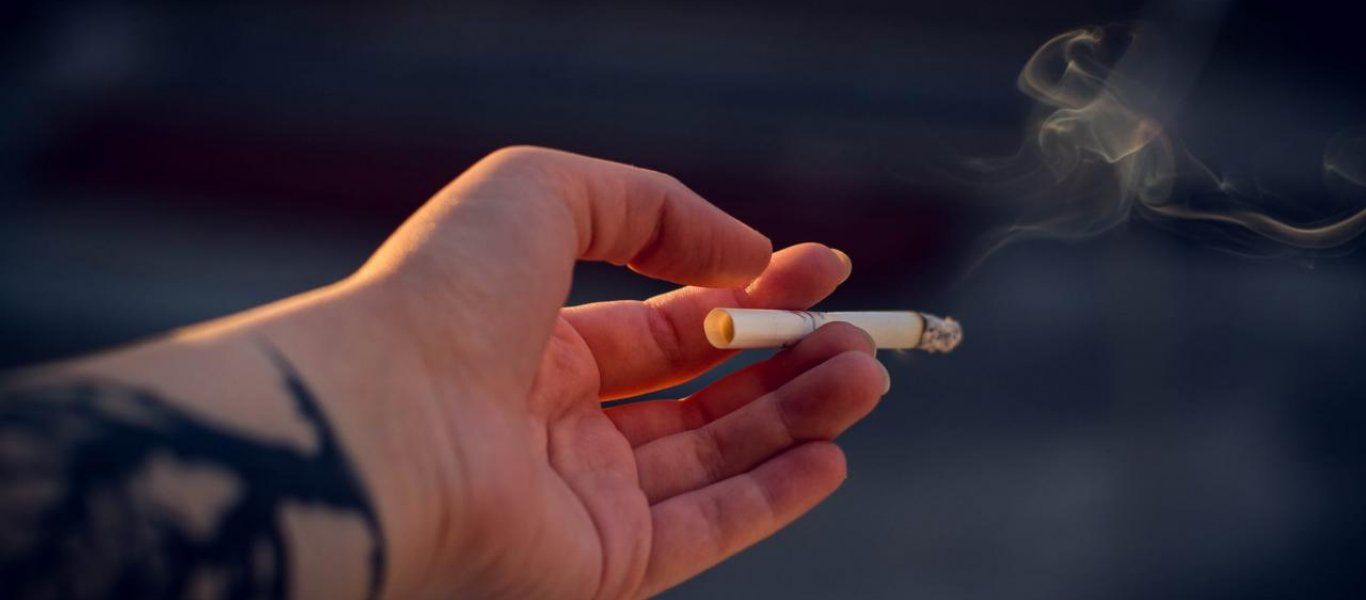 Αυτά είναι τα «τσουχτερά» πρόστιμα στους καπνίζοντες σε λεωφορεία και ταξί