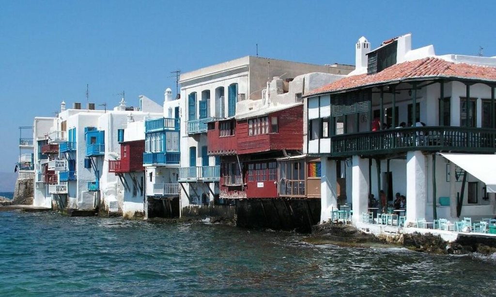 Αμερικανοί τουρίστες στη Μύκονο πήγαν να ψωνίσουν κοκαΐνη και βρέθηκαν στα κρατητήρια