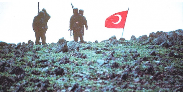 Ειρωνικά σχόλια από τα τουρκικά ΜΜΕ για τον Τούρκο αντιναύαρχο: «Τρόμαξαν οι Έλληνες από τον βετεράνο των Ιμίων»!