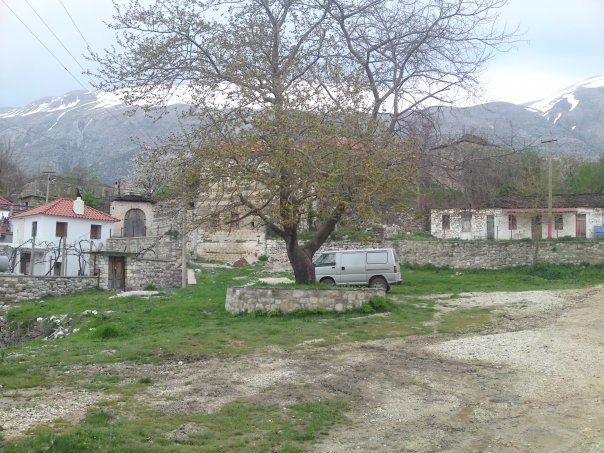 Σχωριάδες: «Ανασταίνεται»  κάθε καλοκαίρι το μειονοτικό χωριό της Αλβανίας με τους 30 Έλληνες κατοίκους (φωτο)