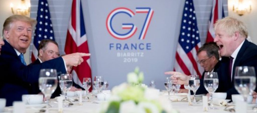 Wine tasting στη σύνοδο G7: Μελάνια Τραμπ – Μπριζίτ Μακρόν ξεναγήθηκαν σε βασκικό χωριό κοντά στο Μπιαρίτς