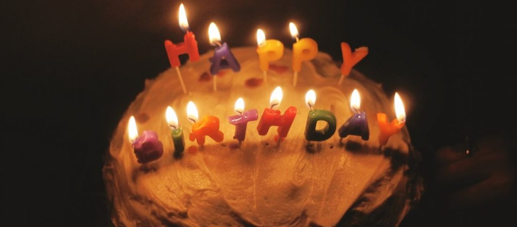 Γιατί σβήνουμε κεράκια στα γενέθλια; – Ποια ευχή έλεγαν οι αρχαίοι Έλληνες