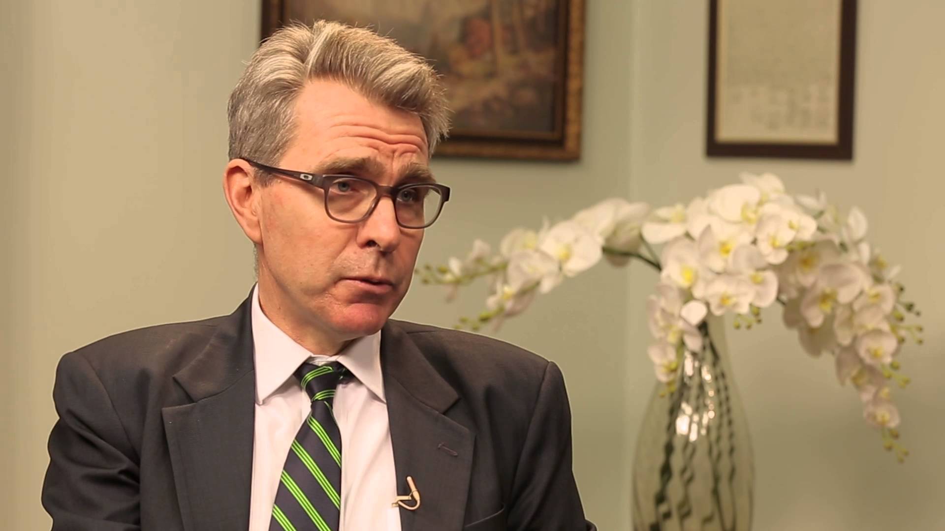 Παντού «χώνει τη μύτη» του ο Αμερικανός πρεσβευτής Τζέφρι Πάιατ