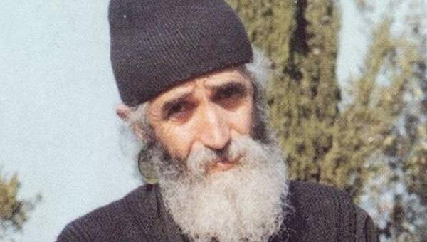 Γέροντας Παΐσιος: «Άντε σήκω παλικάρι μου να πας στη μαμά σου – Τα κόλλυβα σου δεν τα έχεις στο ζωνάρι»