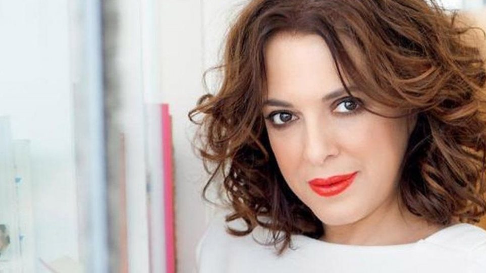 Η Ελένη Ράντου ποζάρει με μαγιό στην παραλία και οι θαυμαστές της την αποθεώνουν (φωτο)