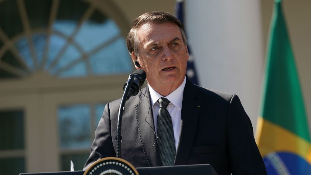Μπολσονάρο κατά Μακρόν: «Δεν είναι αποικία σας ο Αμαζόνιος»
