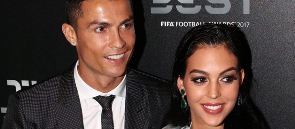 Η σύντροφος του Ρονάλντο αποκαλύπτει πως… τον «αποπλάνησε»