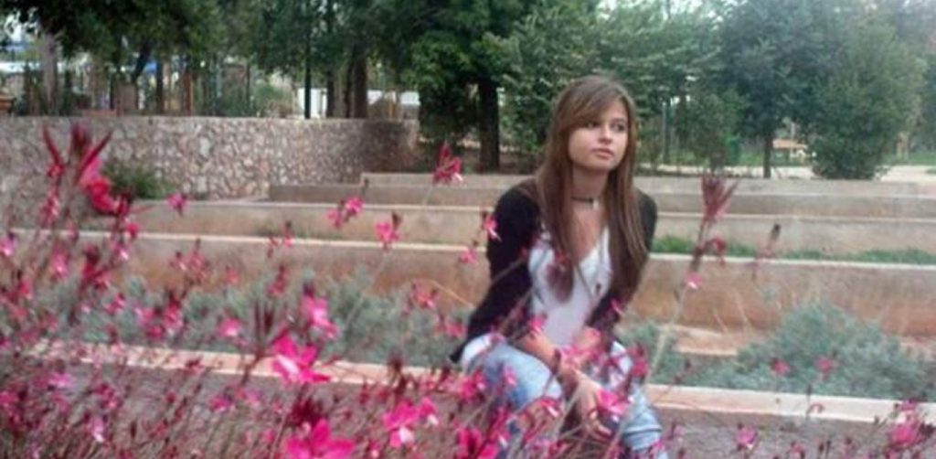 Μύκονος: Συγκίνησε η Μυρτώ που κακοποιήθηκε στην Πάρο – Σε διακοπές με τη μητέρα της (βίντεο)