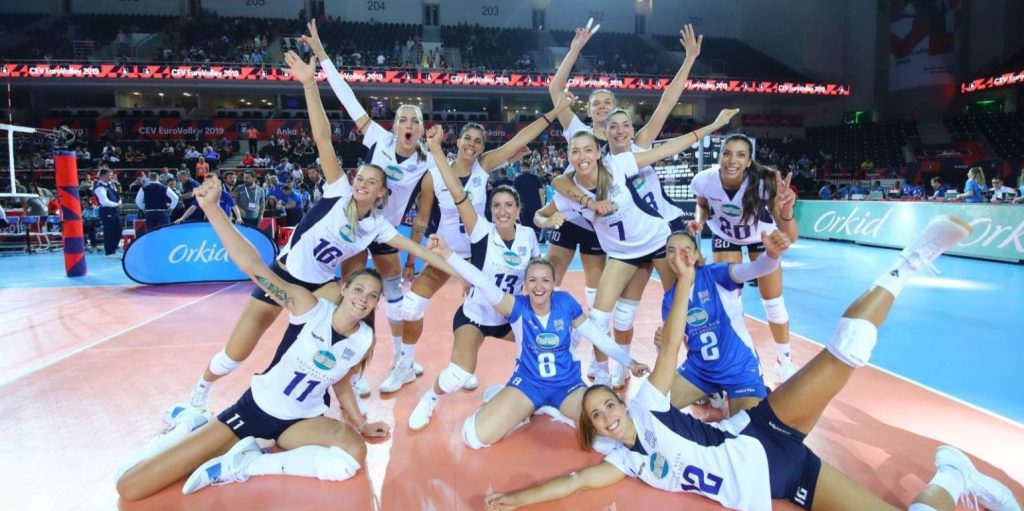 Ευρωβόλεϊ γυναικών: Έξαλλοι πανηγυρισμοί στο λεωφορείο για την πρόκριση στους «16» (βίντεο)