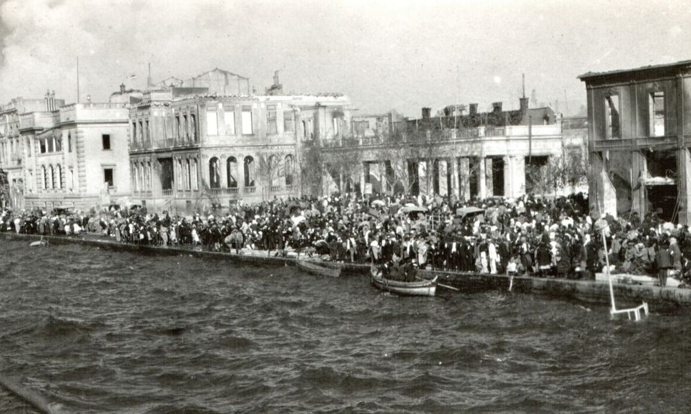 Σαν σήμερα: Οι Έλληνες στρατιώτες αποχωρούν από τη Σμύρνη