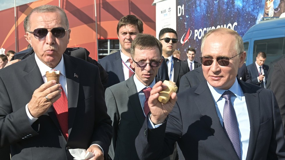 Ρ.Τ.Ερντογάν σε Β.Πούτιν: «Πλήρωσε και για το δικό μου παγωτό» (βίντεο)