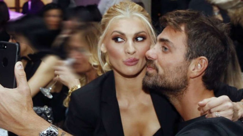 Στέλιος Χανταμπάκης- Όλγα Πηλιάκη: Έφαγαν σουβλάκια στην Νέα Υόρκη και τα «χρυσοπλήρωσαν» – Δείτε πόσο έκαναν (φωτο)