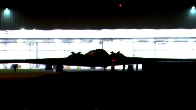 Βρετανία: Εντυπωσιακό βίντεο από την άφιξη στρατηγικών βομβαρδιστικών Β-2