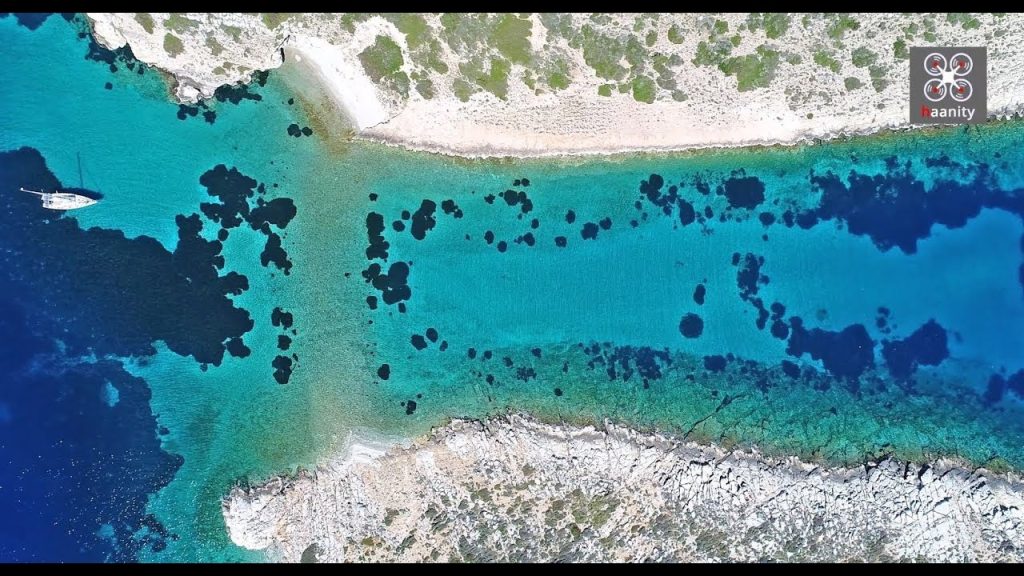 Κάβο – Σκυλί: Ο άγνωστος εξωτικός παράδεισος των «σκαφάτων» με τα τιρκουάζ νερά που βρίσκεται μια «ανάσα» από την Αθήνα