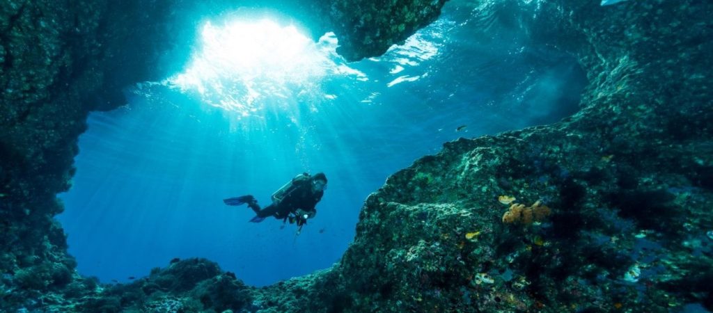 Κάρπαθος: Δείτε τις πρώτες εικόνες από την επιχείρηση εντοπισμού των δυτών (βίντεο)