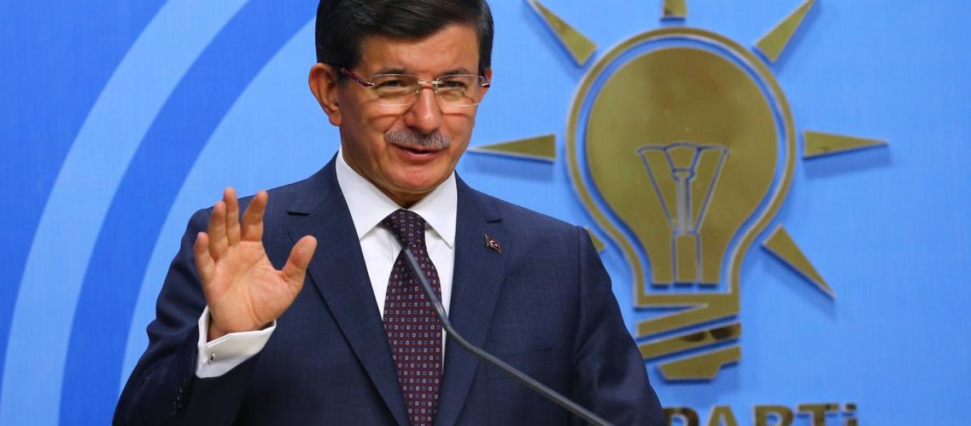 Ο Α.Νταβούτογλου διασπά το AKP: «Πυρήνες του κόμματος υπό τις οδηγίες Ερντογάν έβαζαν βόμβες & σκότωναν Τούρκους»