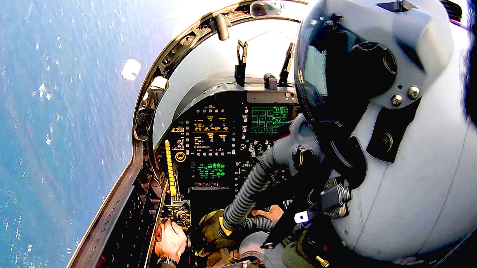 Βίντεο από το πιλοτήριο: Το F/A-18E Super Hornet σε ελιγμούς σε χαμηλό ύψος