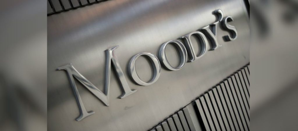 «Μαύρα» μαντάτα από την Moody’s για την ελληνική οικονομία: «Θα μείνει στην “Β” κατηγορία για αρκετά χρόνια»