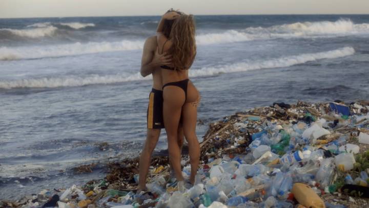 Pornhub: Η συμβολή της ιστοσελίδας για καθαρές παραλίες με το “dirtiest porn ever”