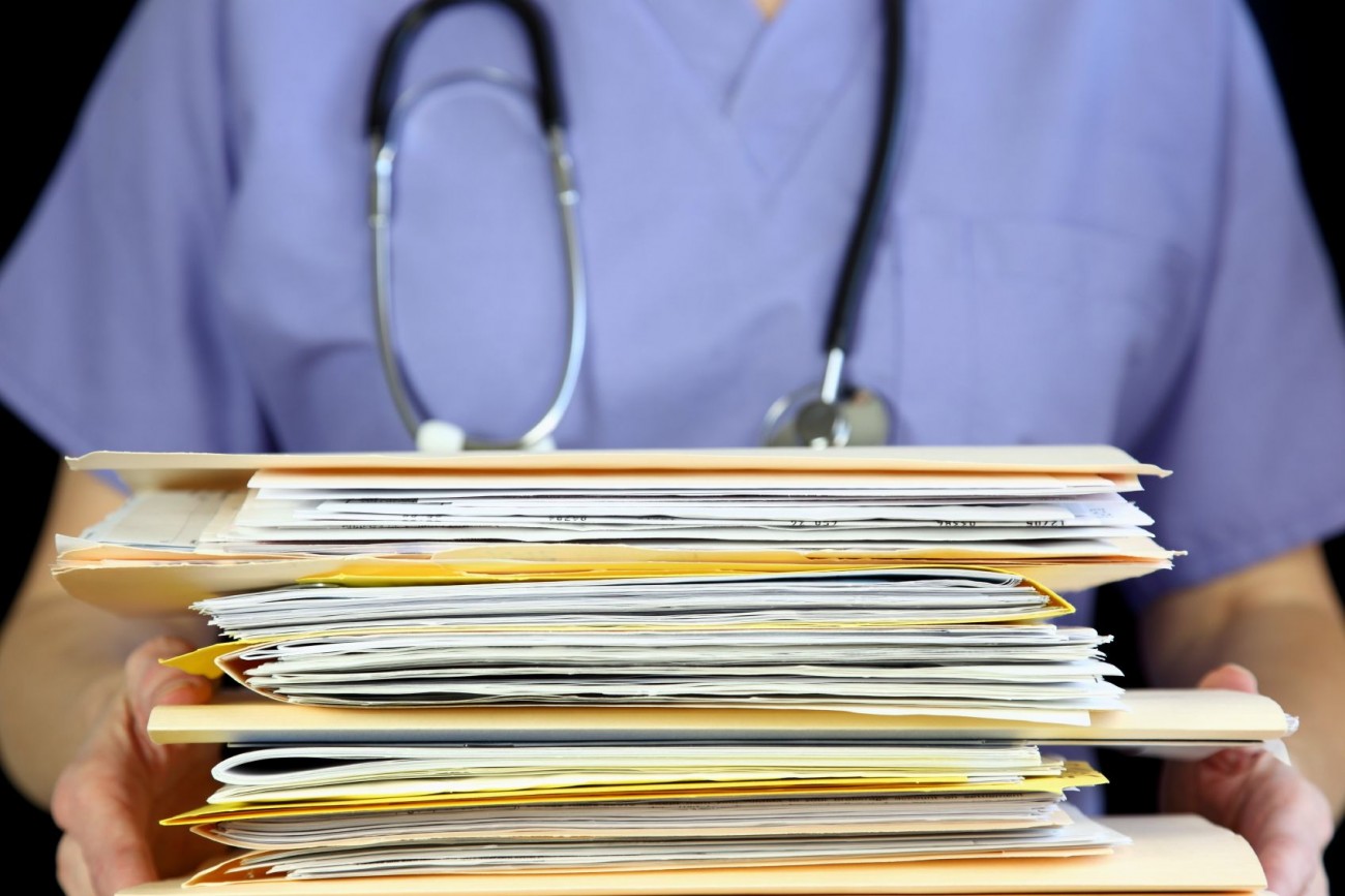 Γενικό Κρατικό Νίκαιας: Χιλιάδες ιατρικοί φάκελοι σε κούτες σε δημόσιους χώρους του νοσοκομείου (βίντεο)