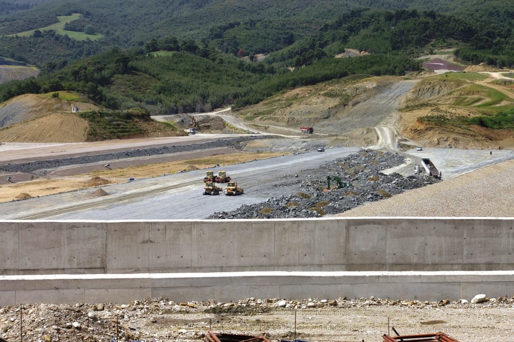 Το ελληνικό χωριό που «θυσιάστηκε» για να επιβιώσει μία πόλη (βίντεο)