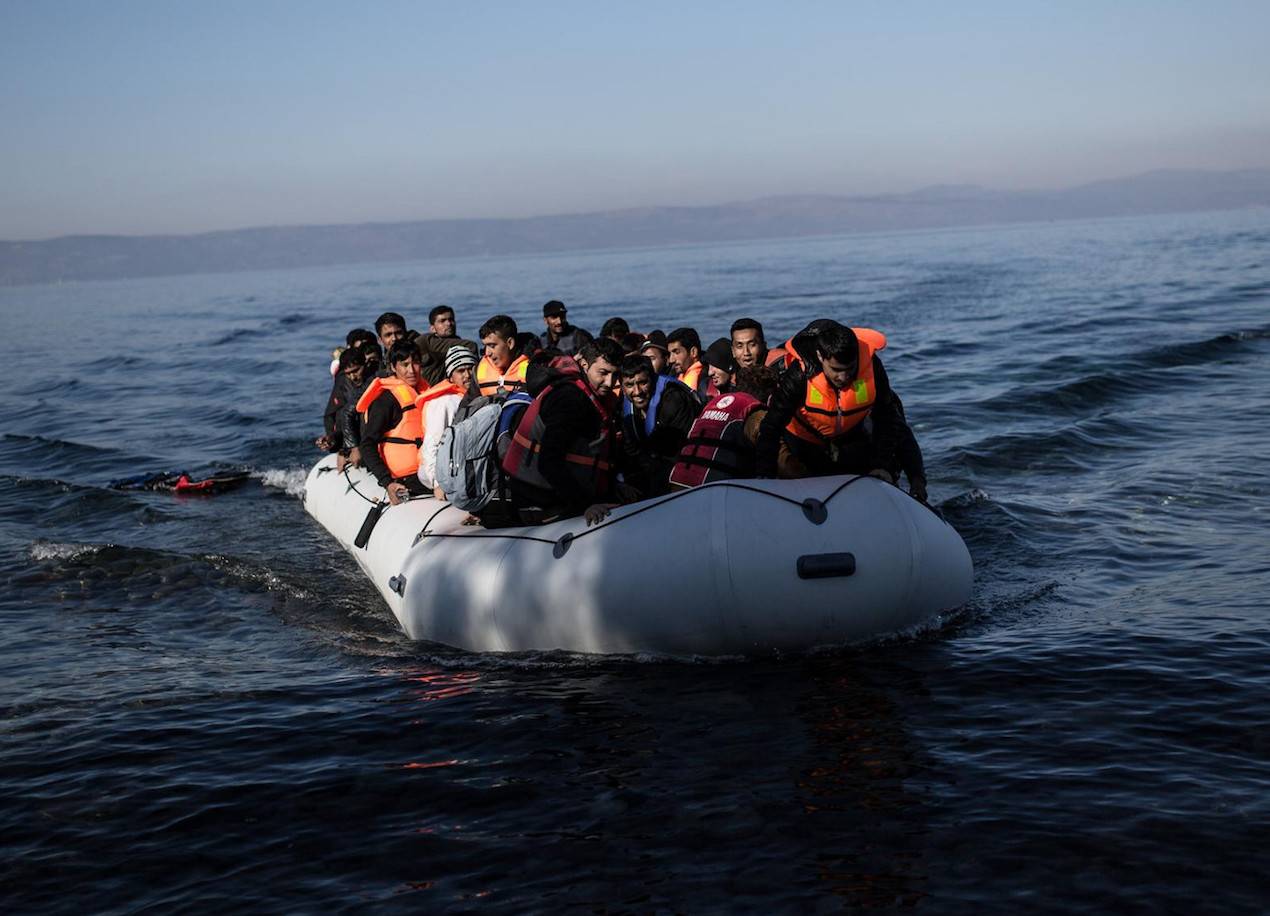 Η χώρα χωρίς σύνορα: 14 λέμβοι με αλλοδαπούς μέσα σε 30′ μπήκαν στην Ελλάδα και έκαναν απόβαση στην Λέσβο!